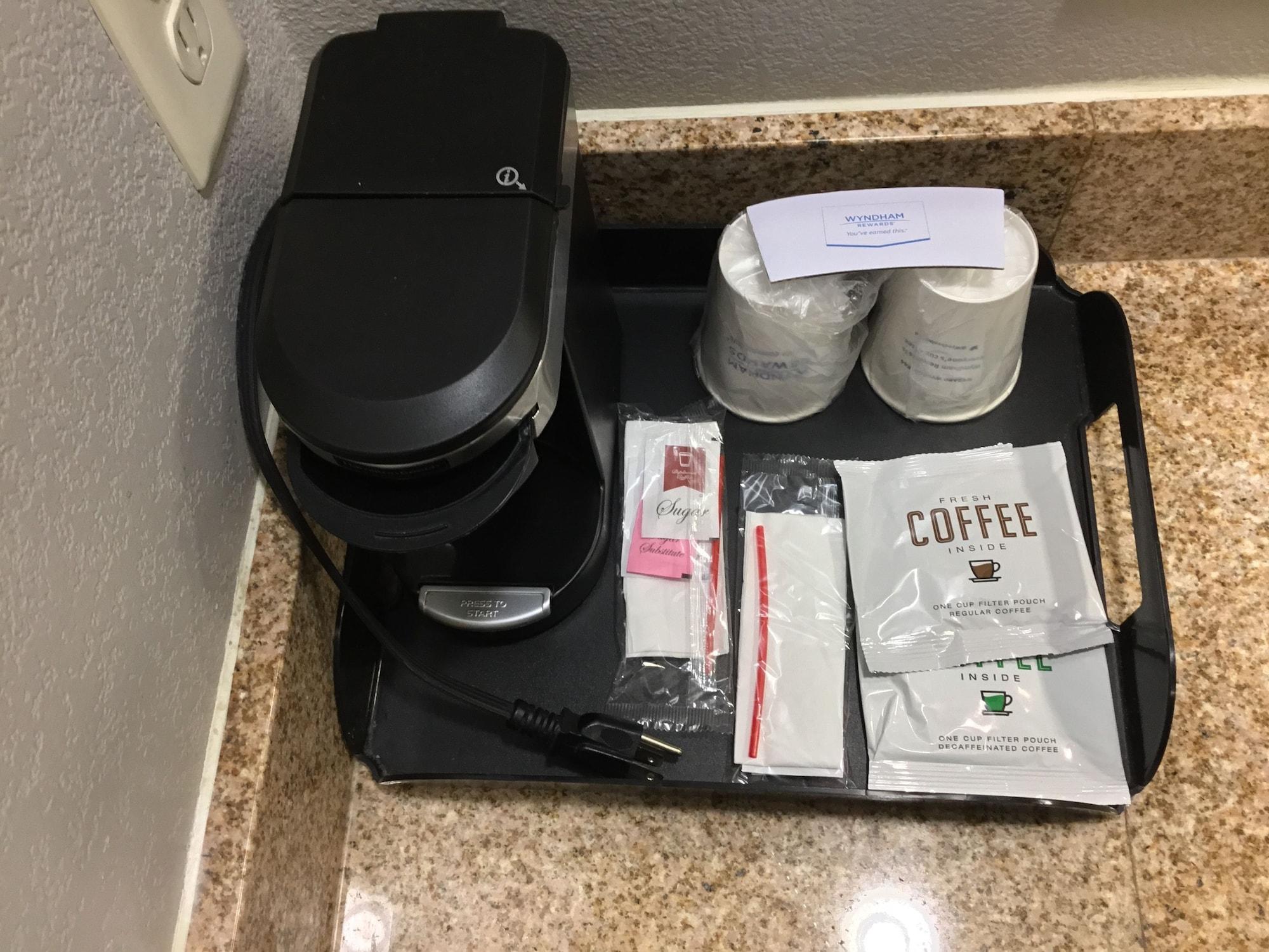 Days Inn By Wyndham Humble/Houston Intercontinental Airport Bagian luar foto