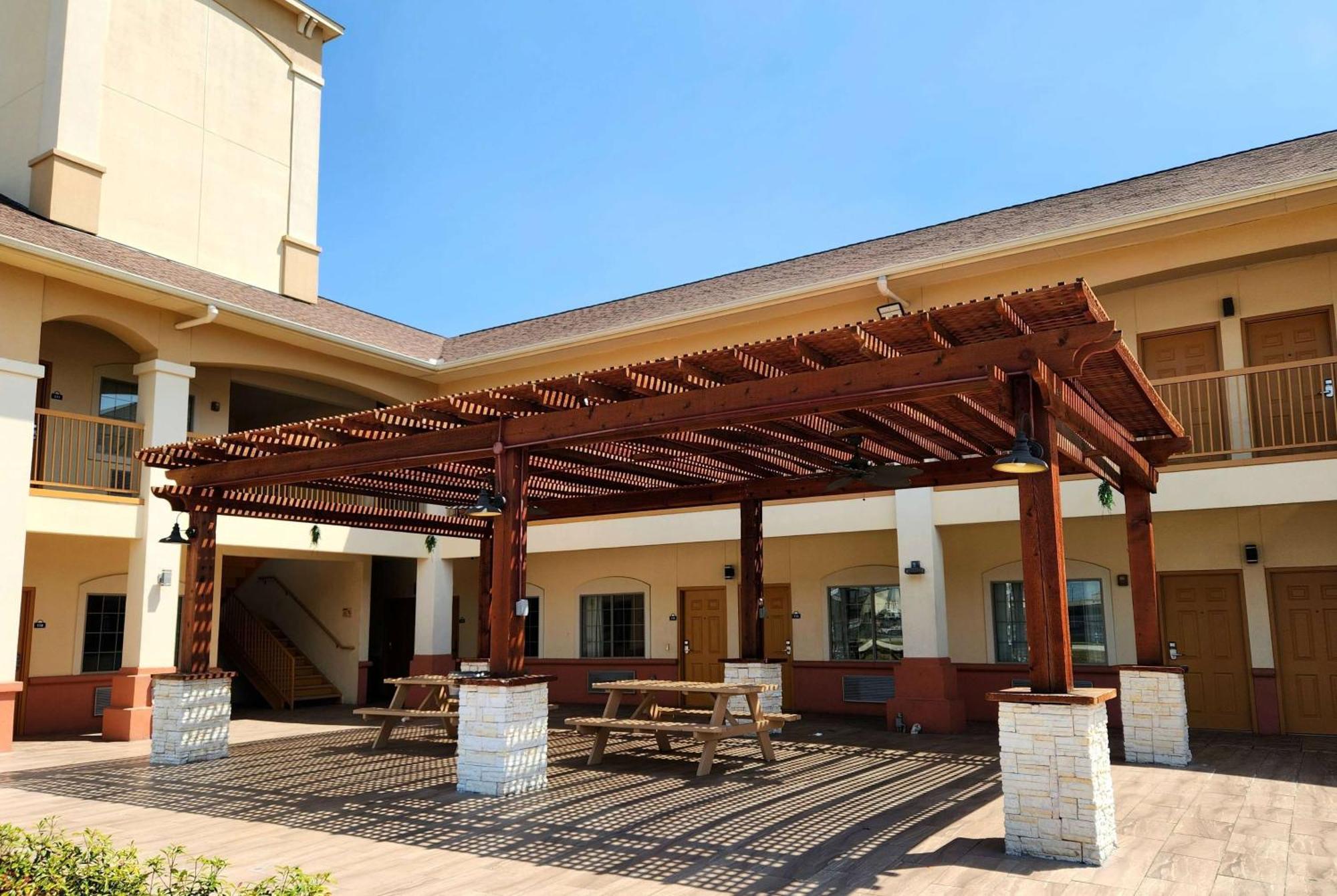 Days Inn By Wyndham Humble/Houston Intercontinental Airport Bagian luar foto